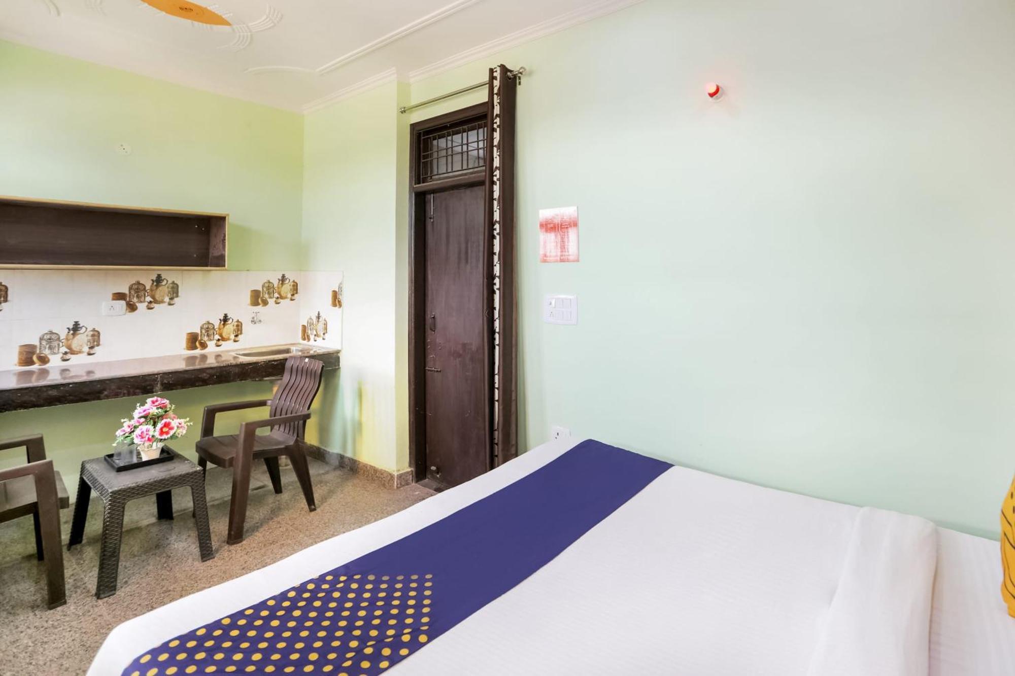 Spot On Main View Guest House Near Leisure Valley Park Gurgaon Eksteriør billede